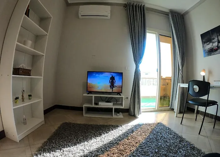 3Bd In A Family House With Garden View
